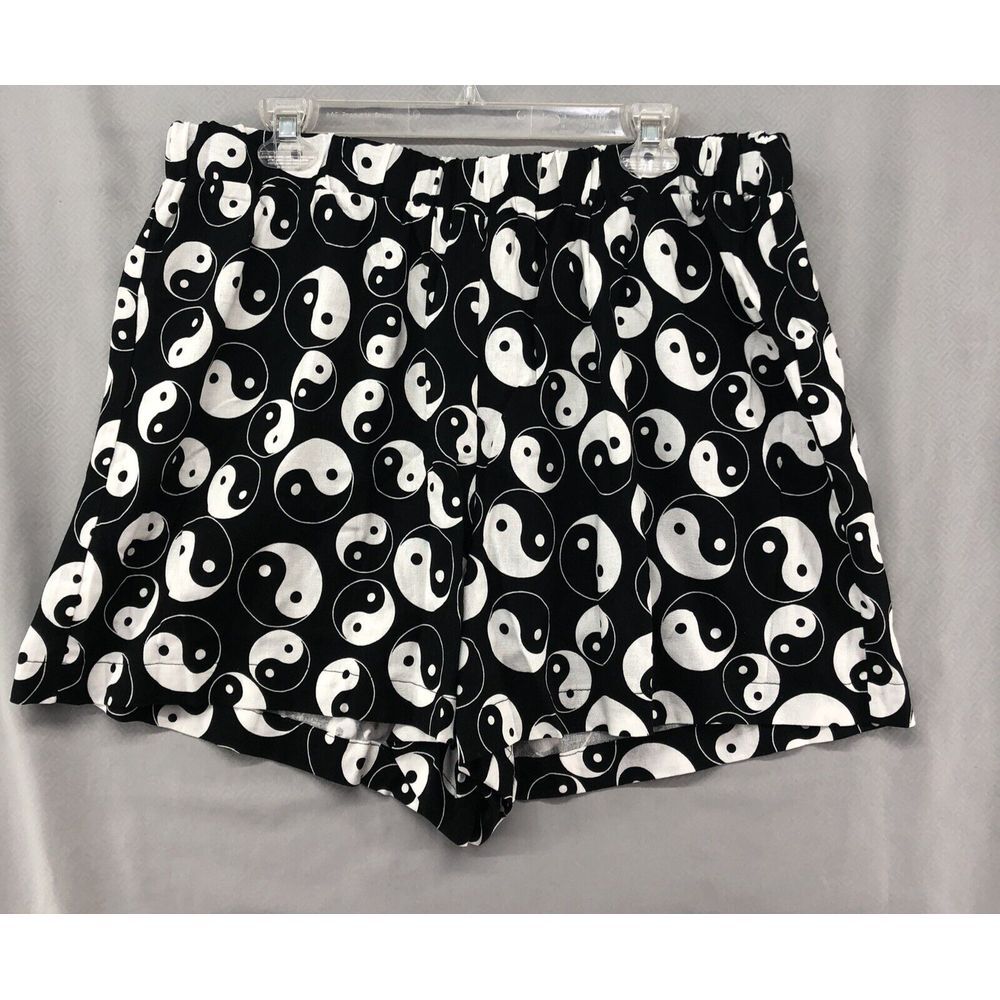 Yin Yang Black White Stretch Shorts Plus Size 2X Women New With Tags Casual